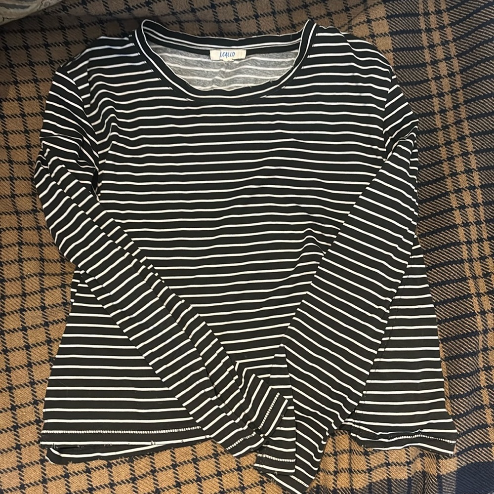 Leallo striped top size small